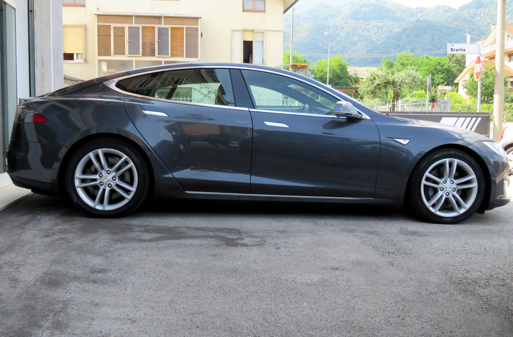 Tesla Model S