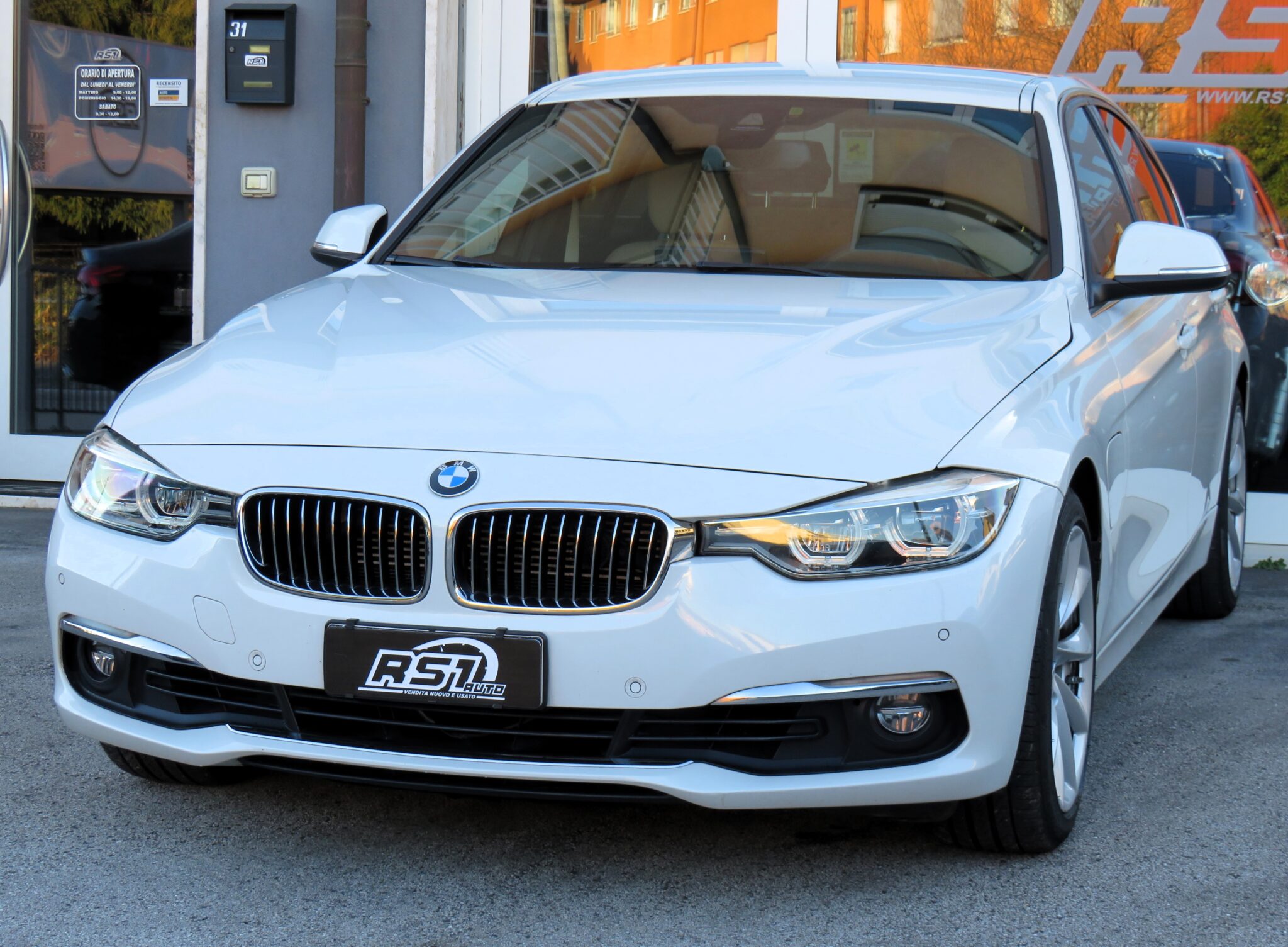 BMW 330e