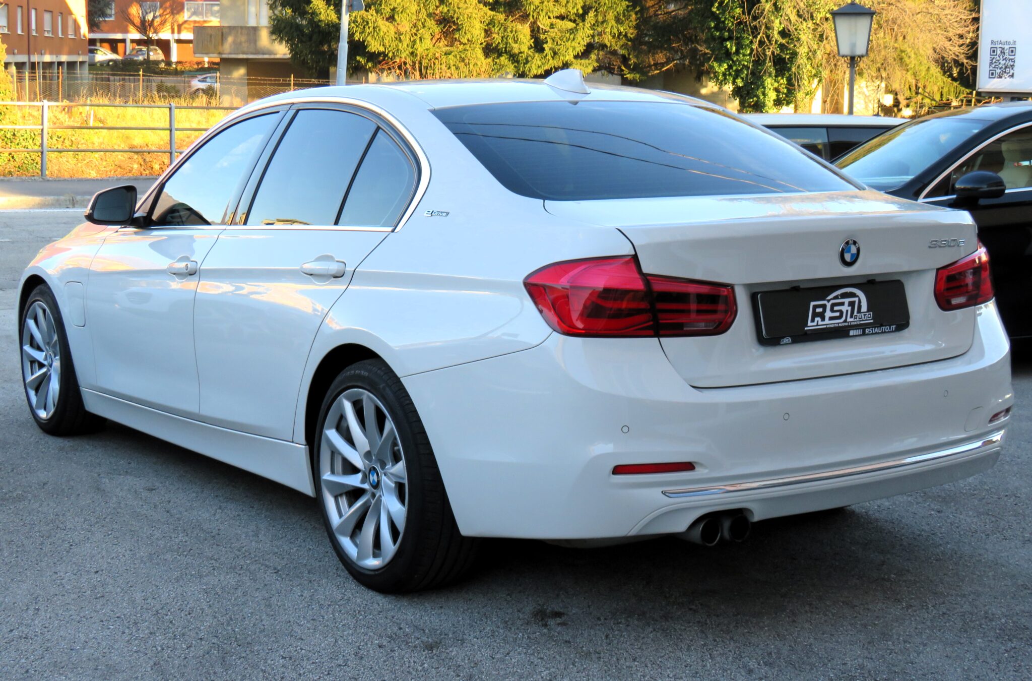 BMW 330e